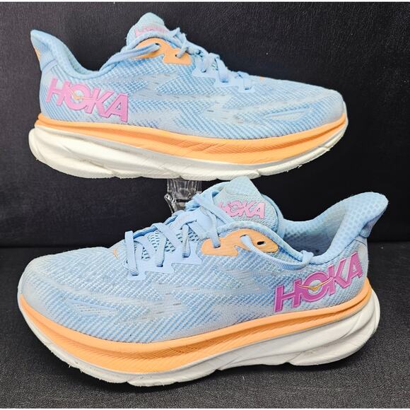 Hoka One One Shoes - Hoka Women 7.5 Comfy footwear
